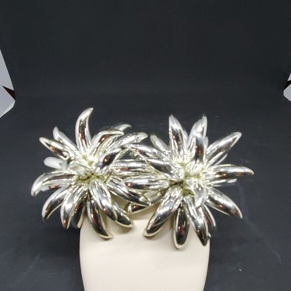 Vintage Silver Clip On Earrings - Picture 2 of 3